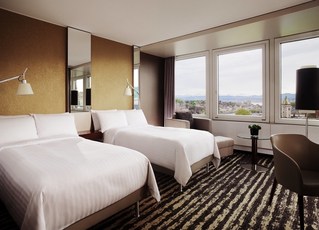 Imagen de la habitación del Hotel Zurich Marriott. Foto 13