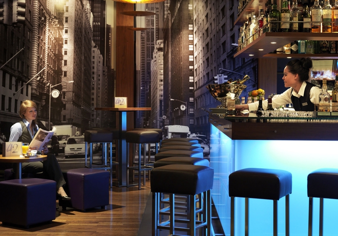 Imagen del bar/restaurante del Hotel Zurich Marriott. Foto 8