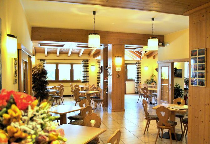 Imagen del bar/restaurante del Hotel Zurigo, Molveno. Foto 2
