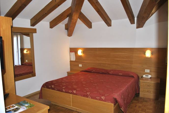 Imagen de la habitación del Hotel Zurigo, Molveno. Foto 13