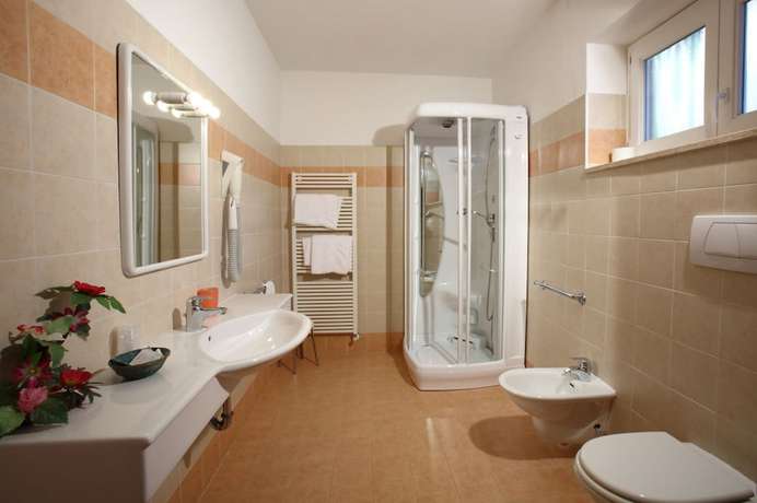 Imagen de la habitación del Hotel Zurigo, Molveno. Foto 16