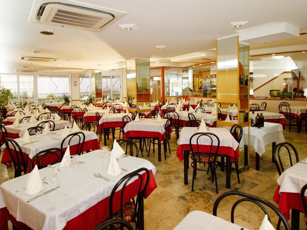 Imagen del bar/restaurante del Hotel Zurigo, Rimini. Foto 1