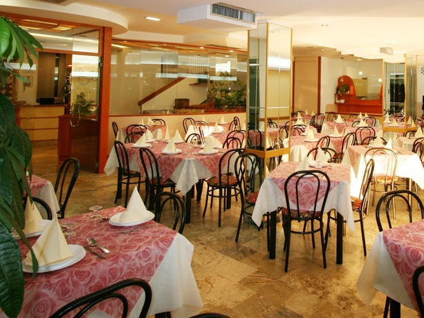 Imagen del bar/restaurante del Hotel Zurigo, Rimini. Foto 2