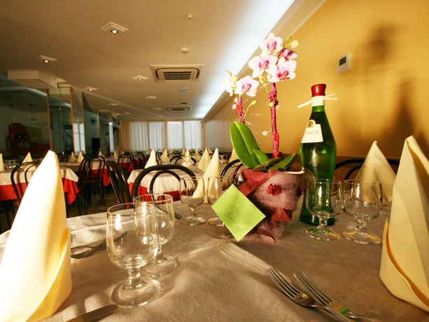 Imagen del bar/restaurante del Hotel Zurigo, Rimini. Foto 4