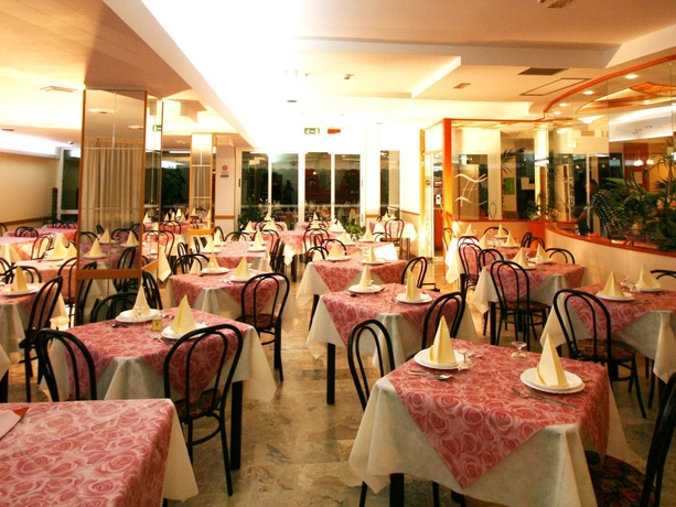 Imagen del bar/restaurante del Hotel Zurigo, Rimini. Foto 6