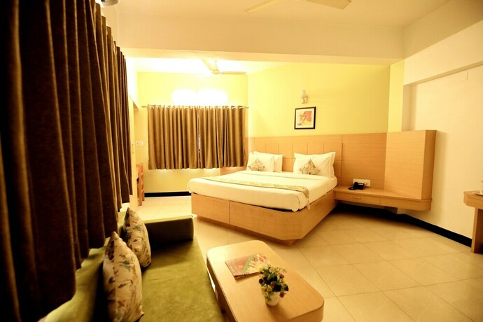Imagen de la habitación del Hotel Zuzu Ashish Palace. Foto 5