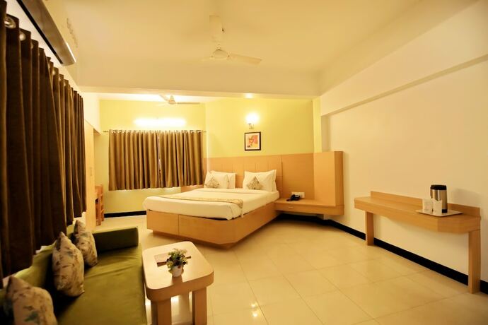 Imagen de la habitación del Hotel Zuzu Ashish Palace. Foto 6