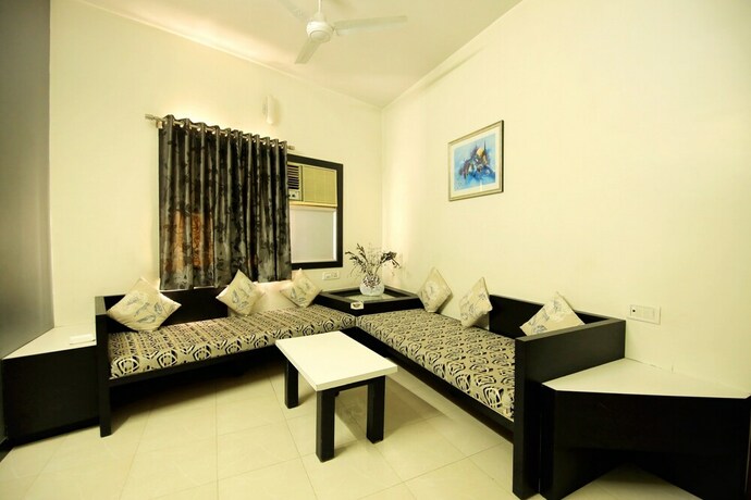 Imagen de la habitación del Hotel Zuzu Ashish Palace. Foto 7