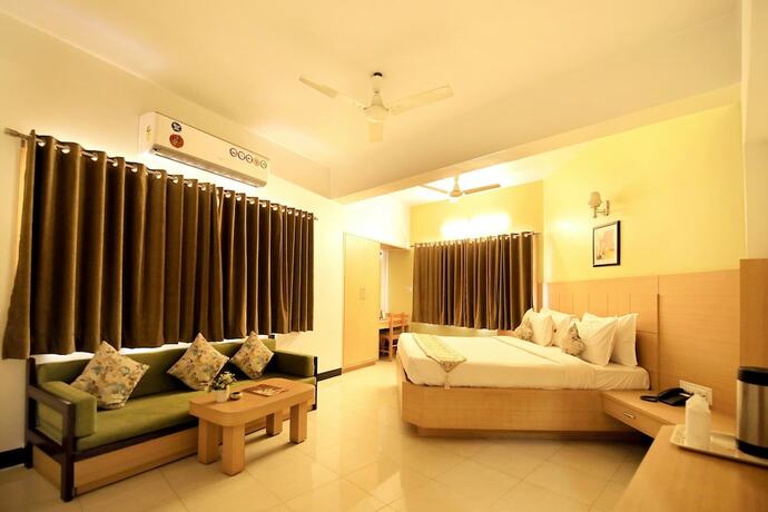 Imagen de la habitación del Hotel Zuzu Ashish Palace. Foto 8
