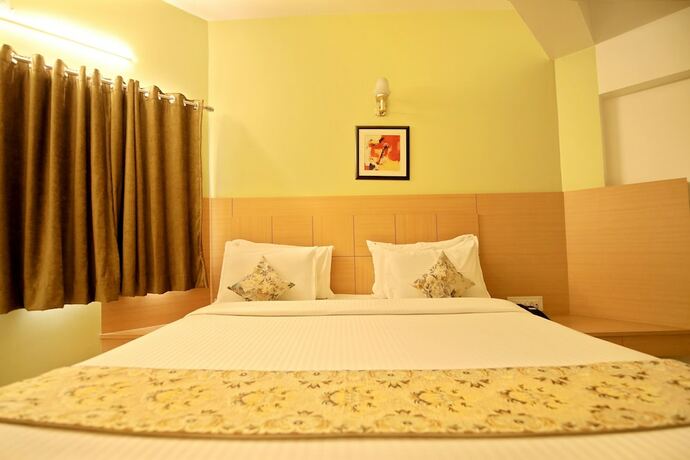 Imagen de la habitación del Hotel Zuzu Ashish Palace. Foto 9