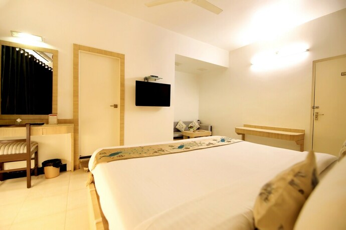 Imagen de la habitación del Hotel Zuzu Ashish Palace. Foto 10