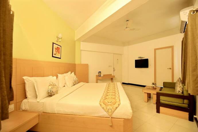 Imagen de la habitación del Hotel Zuzu Ashish Palace. Foto 11