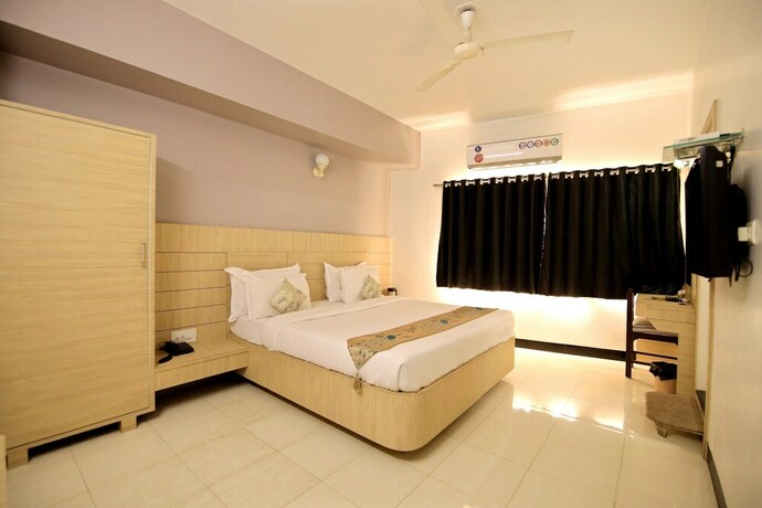 Imagen de la habitación del Hotel Zuzu Ashish Palace. Foto 12