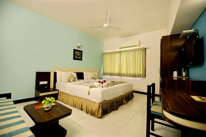 Imagen de la habitación del Hotel Zuzu Ashish Palace. Foto 13