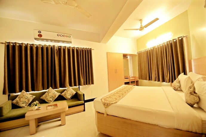 Imagen de la habitación del Hotel Zuzu Ashish Palace. Foto 15