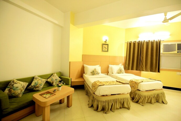 Imagen de la habitación del Hotel Zuzu Ashish Palace. Foto 16