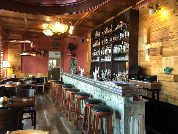 Imagen del bar/restaurante del Hotel Zys. Foto 10