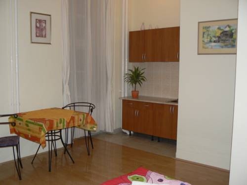 Imagen general del Hotel &aacute;rbi Apartman Hotel. Foto 7