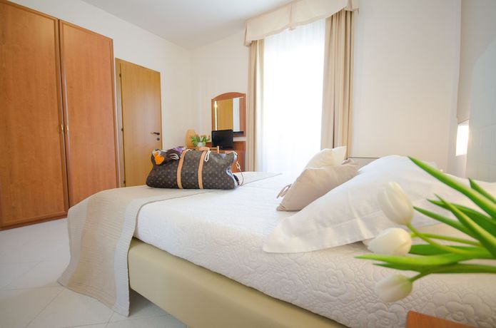 Imagen de la habitación del Hotel al Sole Bardolino. Foto 3