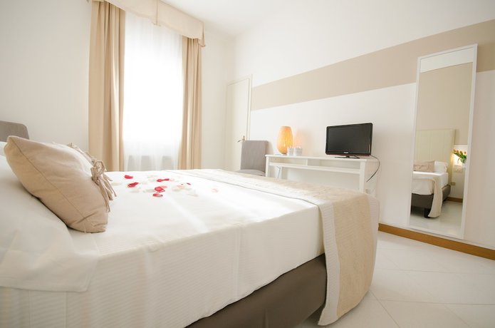 Imagen de la habitación del Hotel al Sole Bardolino. Foto 4