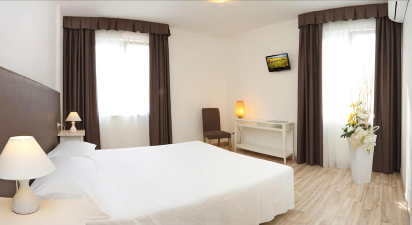 Imagen de la habitación del Hotel al Sole Bardolino. Foto 7