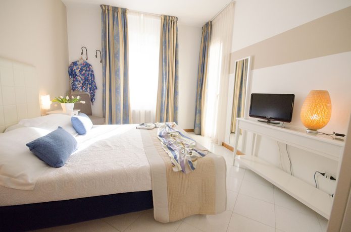 Imagen de la habitación del Hotel al Sole Bardolino. Foto 13