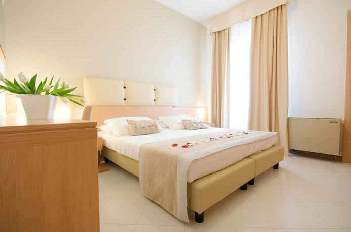 Imagen de la habitación del Hotel al Sole Bardolino. Foto 14