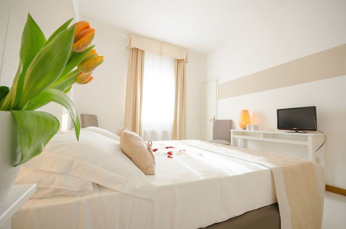 Imagen de la habitación del Hotel al Sole Bardolino. Foto 15