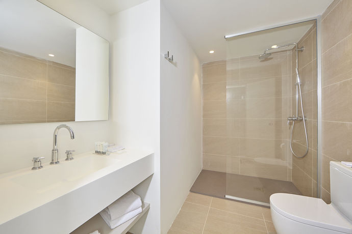 Imagen de la habitación del Hotel & Apartamentos Prinsotel la Caleta. Foto 15