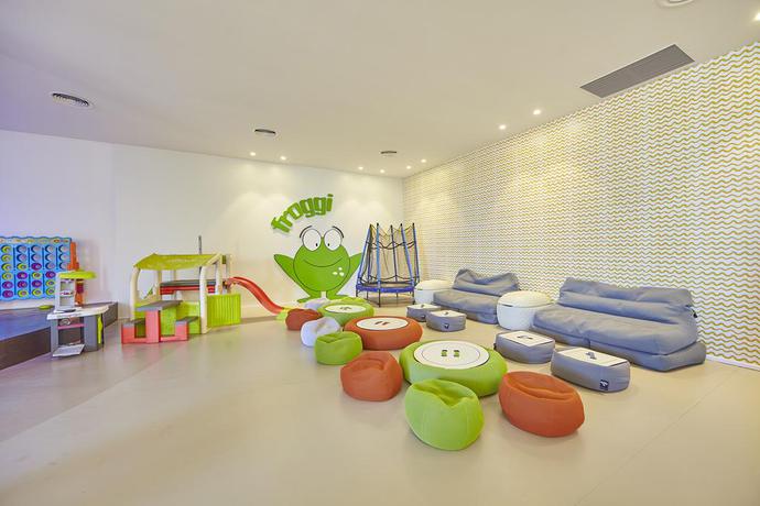 Imagen de los interiores del Hotel & Apartamentos Prinsotel la Caleta. Foto 33