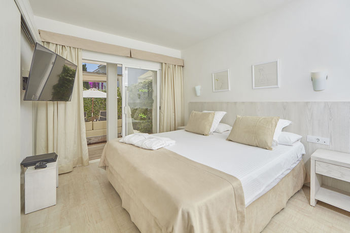 Imagen de la habitación del Hotel & Apartamentos Prinsotel la Caleta. Foto 16