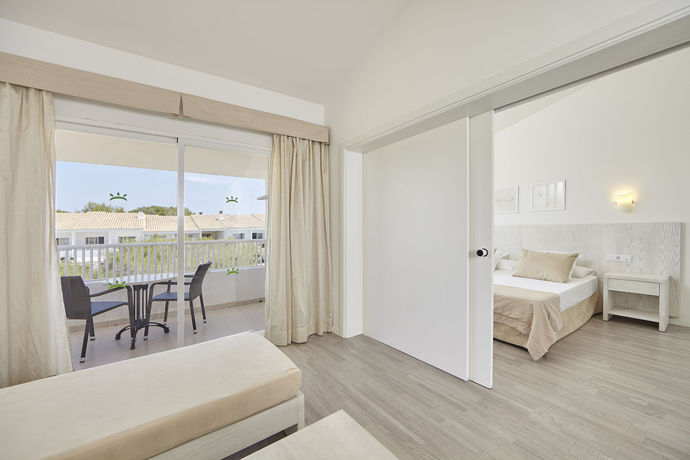 Imagen de la habitación del Hotel & Apartamentos Prinsotel la Caleta. Foto 17