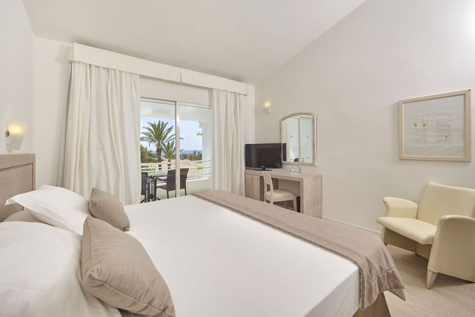 Imagen de la habitación del Hotel & Apartamentos Prinsotel la Caleta. Foto 20