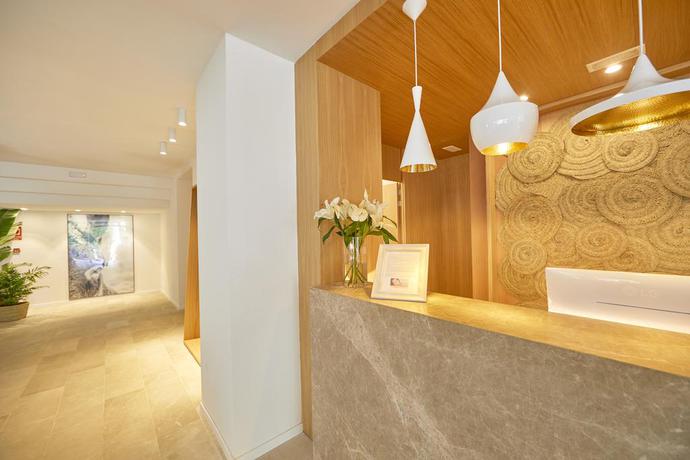 Imagen de los interiores del Hotel & Apartamentos Prinsotel la Caleta. Foto 40