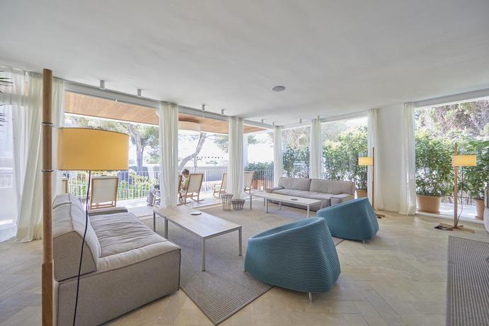 Imagen de los interiores del Hotel & Apartamentos Prinsotel la Caleta. Foto 43