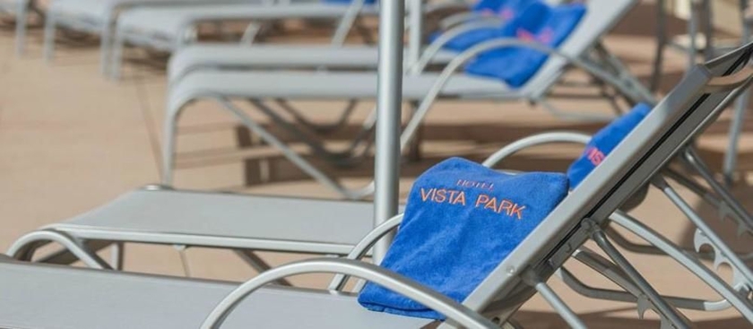 Imagen de la piscina del Hotel & Apartamentos Vista Park. Foto 22