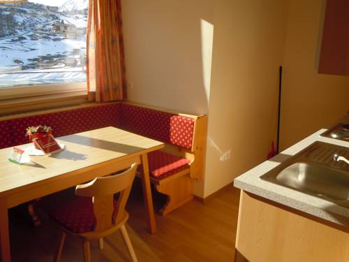 Imagen de la habitación del Hotel & Appartement Auerhahn. Foto 9