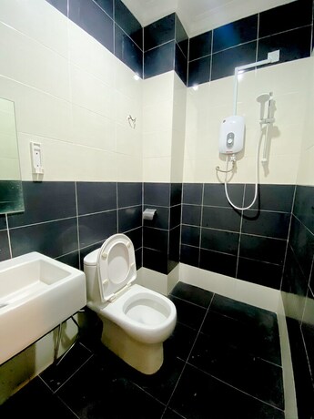 Imagen de la habitación del Hotel & Chalet Sportfishing Pnk Teluk Bahang. Foto 23