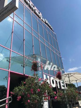 Imagen general del Hotel & Restauracja Glass. Foto 5