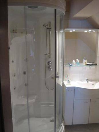 Imagen de la habitación del Hotel & Restaurant Bei Baki. Foto 11