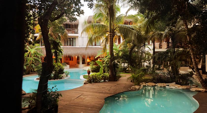 Imagen de la piscina del Hotel & Spa La Tortuga. Foto 14