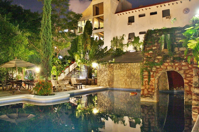 Imagen de la piscina del Hotel & Spa Xbalamque Cancún Centro. Foto 14