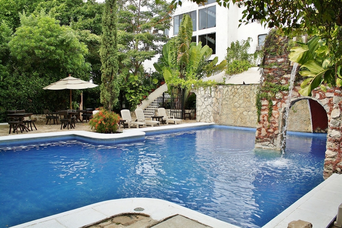 Imagen de la piscina del Hotel & Spa Xbalamque Cancún Centro. Foto 15