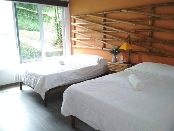 Imagen de la habitación del Hotel and Caba&ntilde;as amara Caf&eacute;. Foto 8