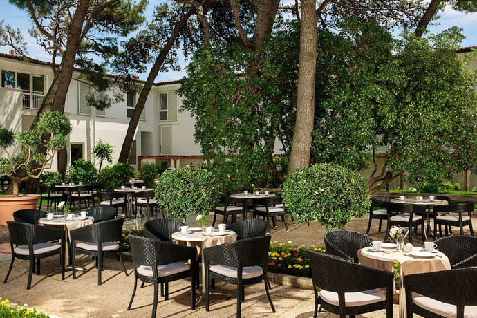 Imagen del bar/restaurante del Hotel and Casa Valamar Sanfior. Foto 4