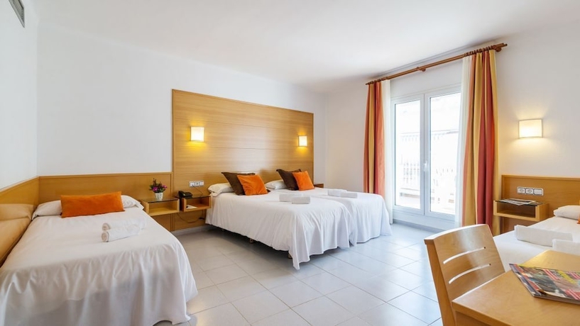 Imagen de la habitación del Hotel and Diving Les Illes. Foto 9