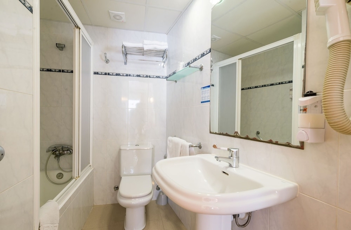 Imagen de la habitación del Hotel and Diving Les Illes. Foto 17