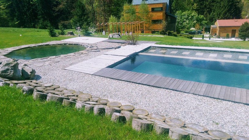 Imagen de la piscina del Hotel and Garden U Holubů. Foto 15
