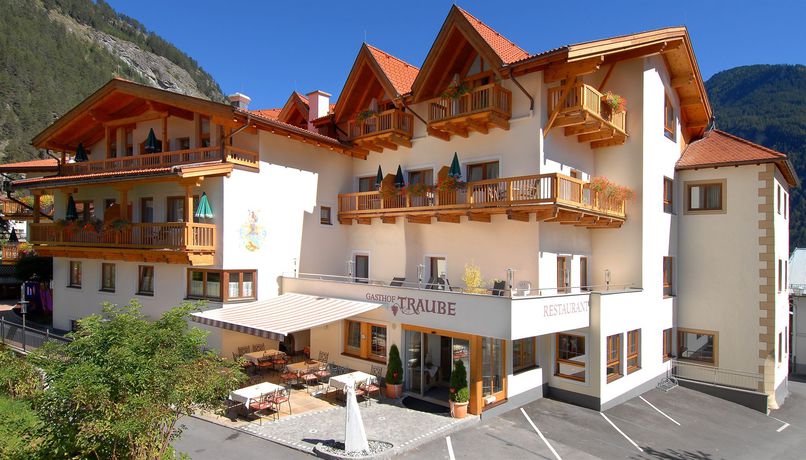 Imagen de los exteriores del Hotel and Garni Traube. Foto 10