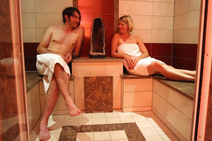 Imagen de la piscina del Hotel and Gasthof Zur Linde. Foto 12